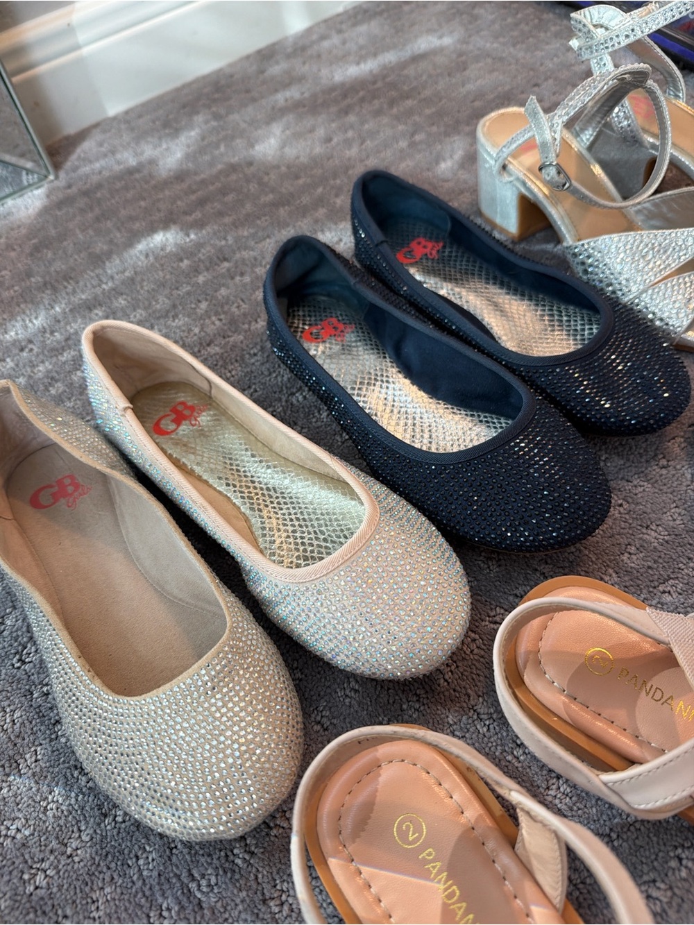 Girls shoe lot - Picture 3 of 5